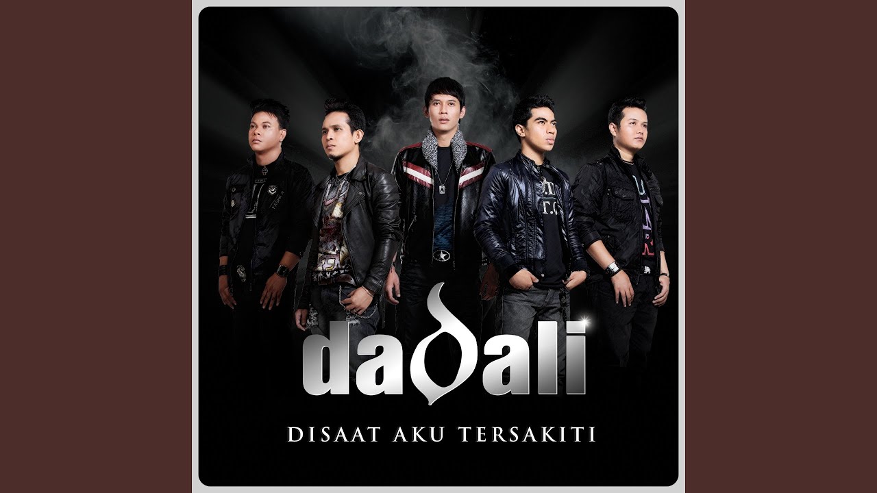DISAAT AKU TERSAKITI background
