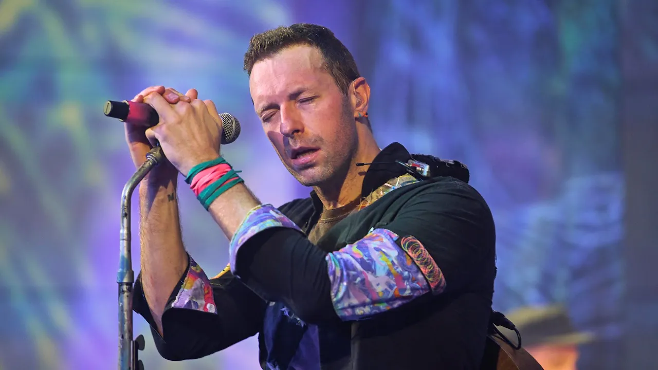 Coldplay - Fix You (Radio 2 In Concert) background