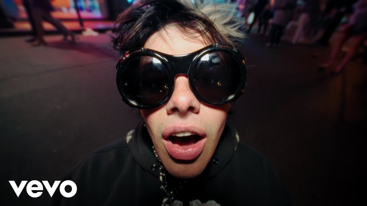 YUNGBLUD - Lowlife (Drunk Video) background
