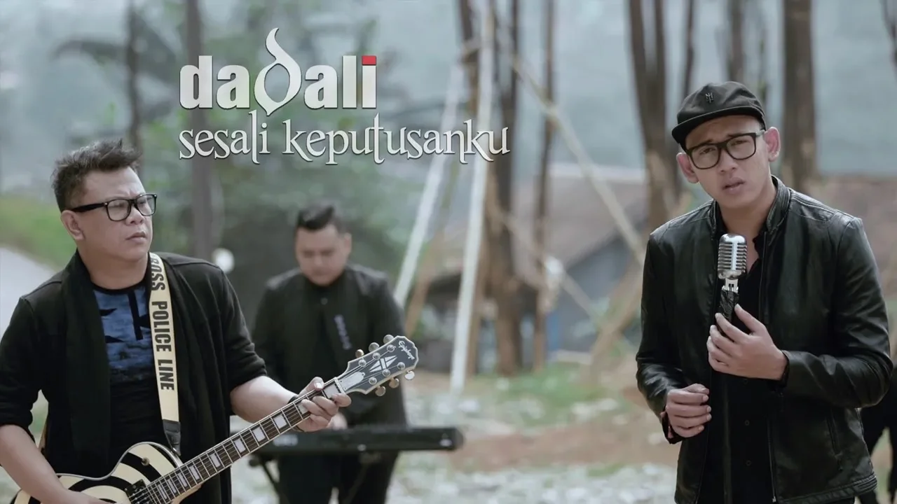 Dadali - Sesali Keputusanku (Official Video) background