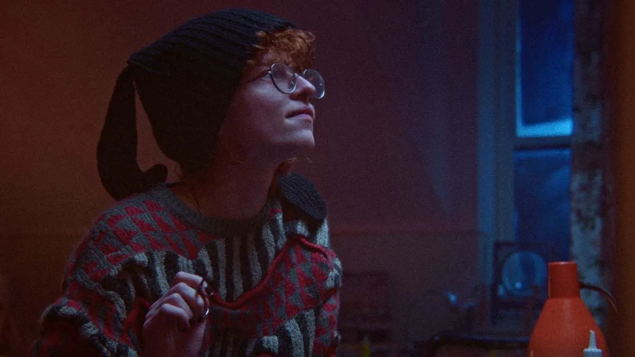 Cavetown - Fall In Love With A Girl (feat. beabadoobee) background