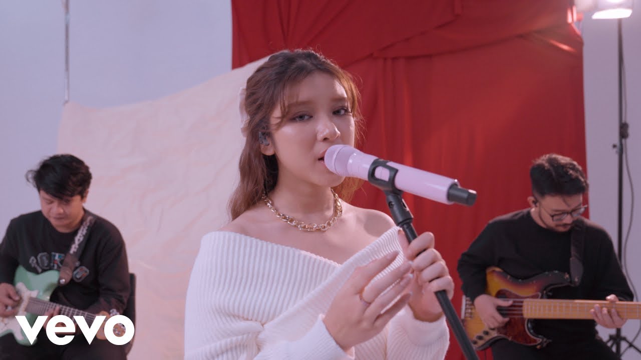 Tiara Andini - Merasa Indah (Live Special Anniversary) background