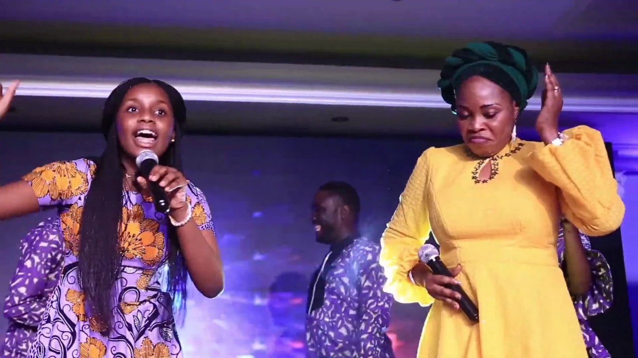 Iseoluwa & Tope Alabi performs Rababa at the Unbreakable Concert