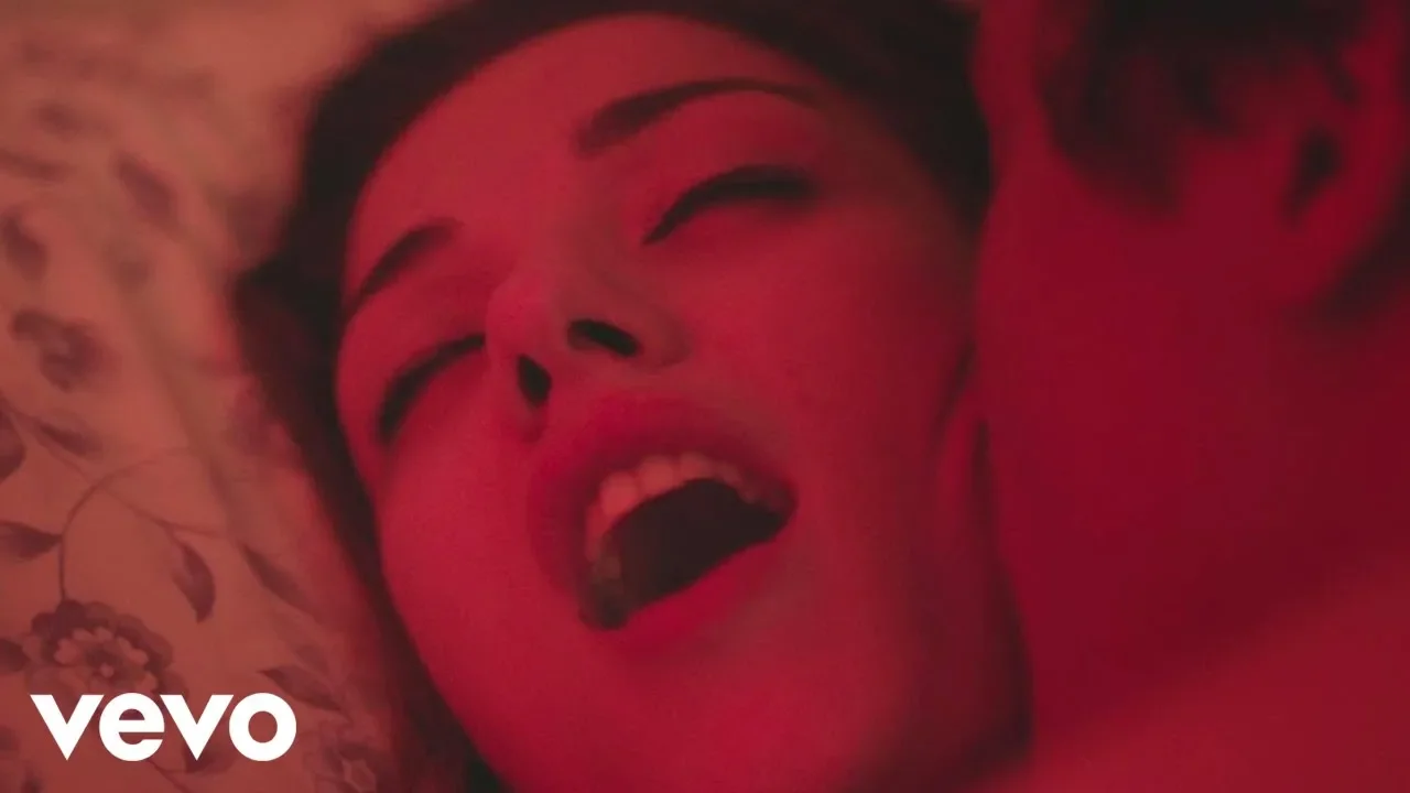 Eman - Il mio vizio (Videoclip) background