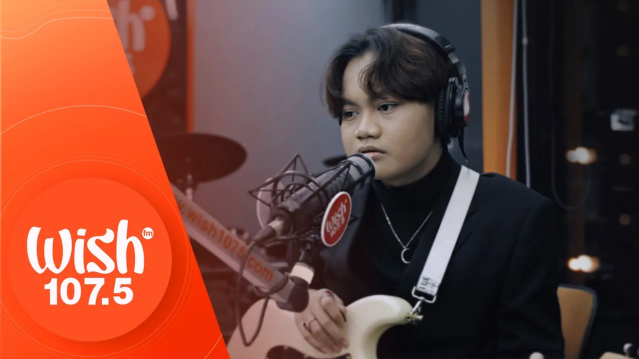 Ace Banzuelo performs “Muli” LIVE on Wish 107.5 Bus background