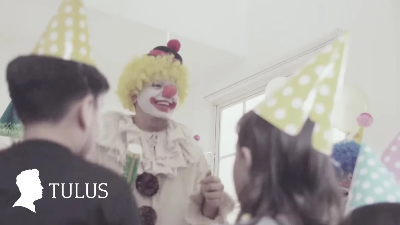 TULUS - Jangan Cintai Aku Apa Adanya (Official Music Video) background