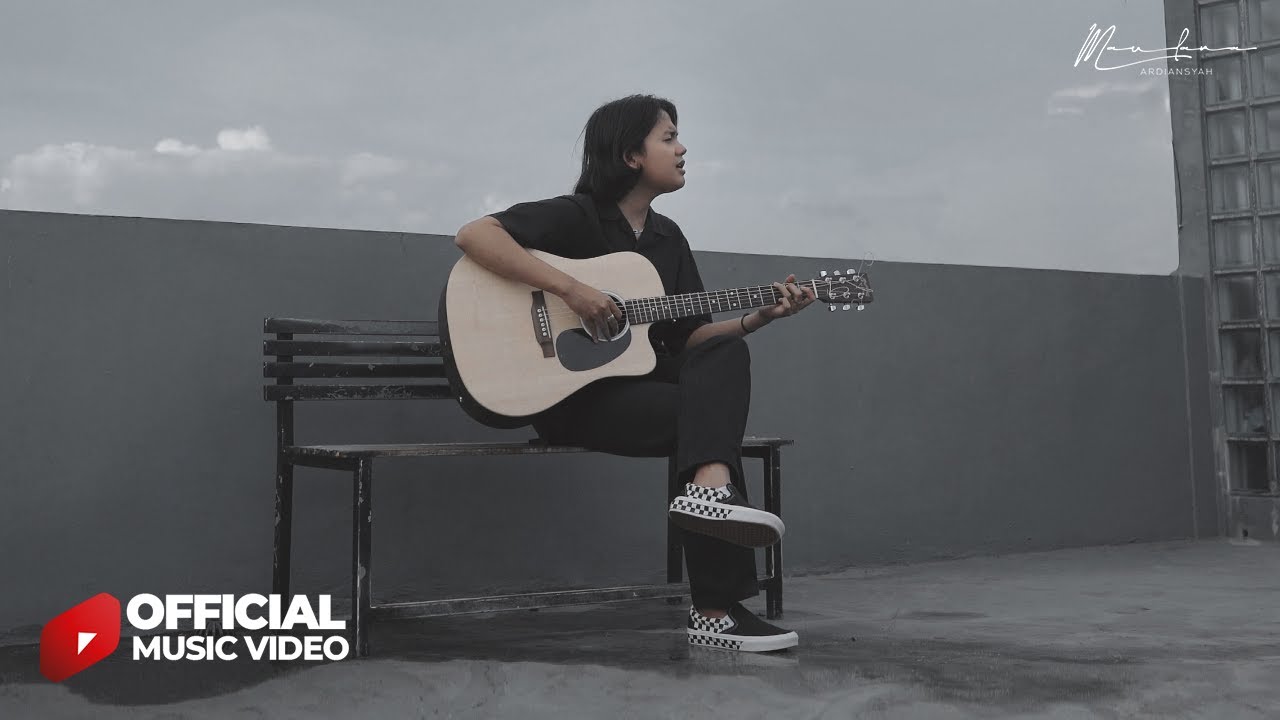Maulana Ardiansyah - 7 Samudera (Official Acoustic Version) background