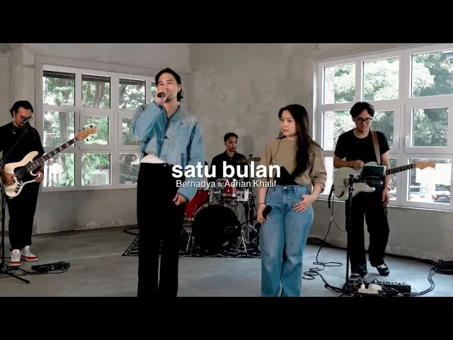 Bernadya ft. Adrian Khalif - Satu Bulan background