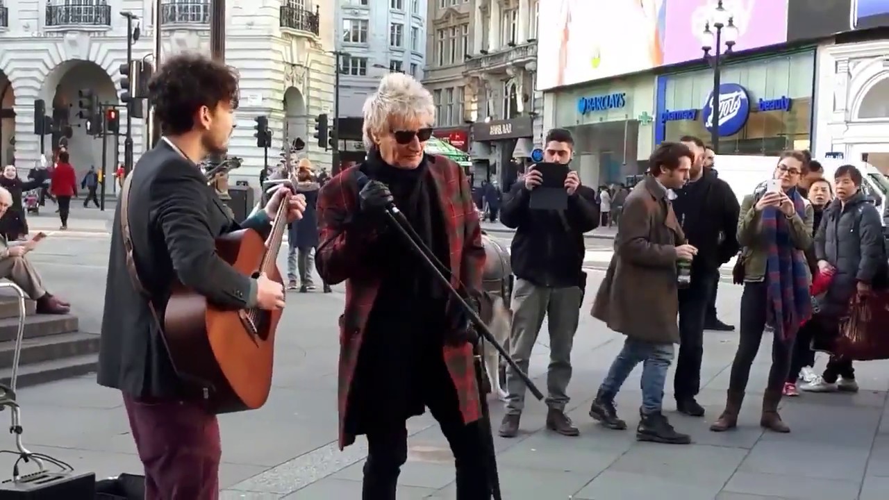 Rod Stewart - Impromptu street performance "Handbags And Gladrags" At London's Piccadilly Circus background