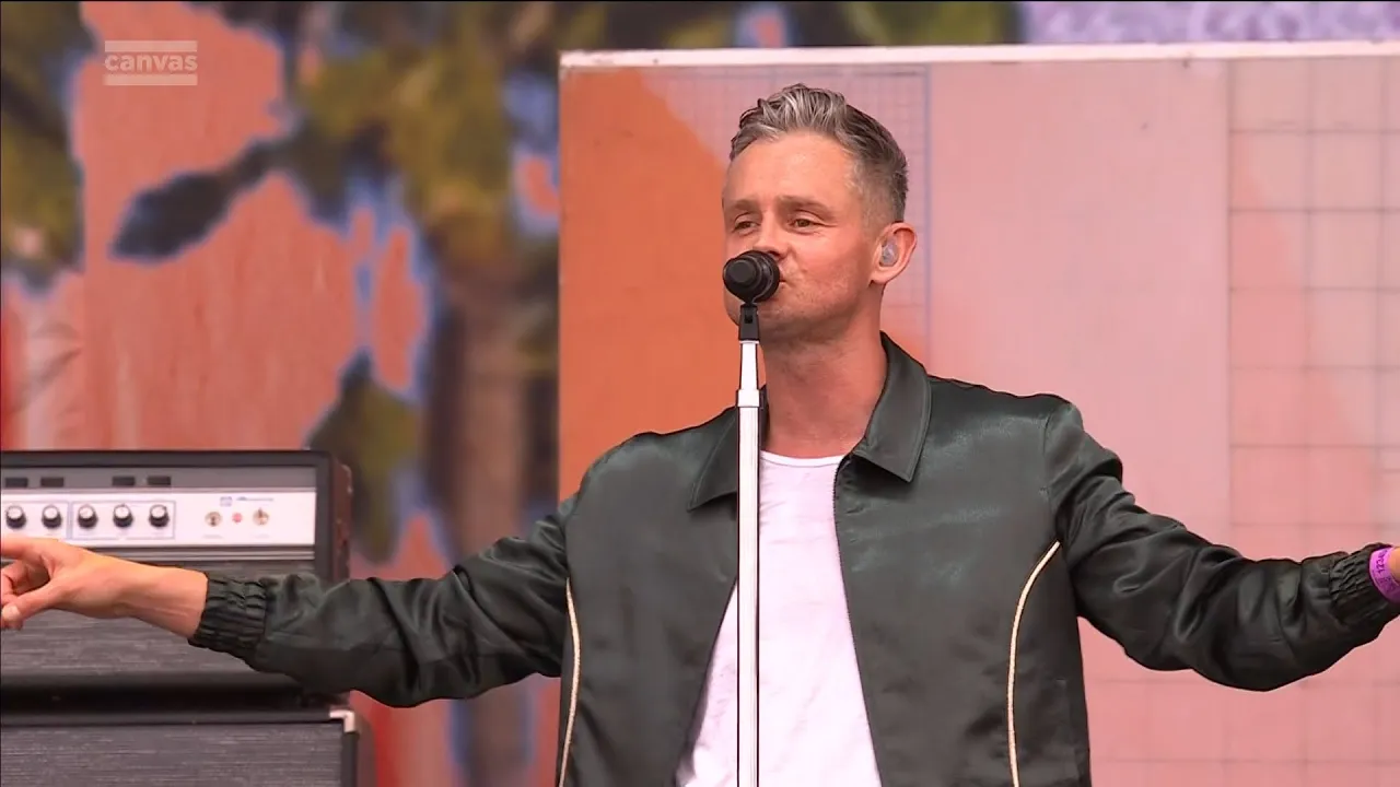 Keane - Somewhere Only We Know (Live @ Rock Werchter 2022) background