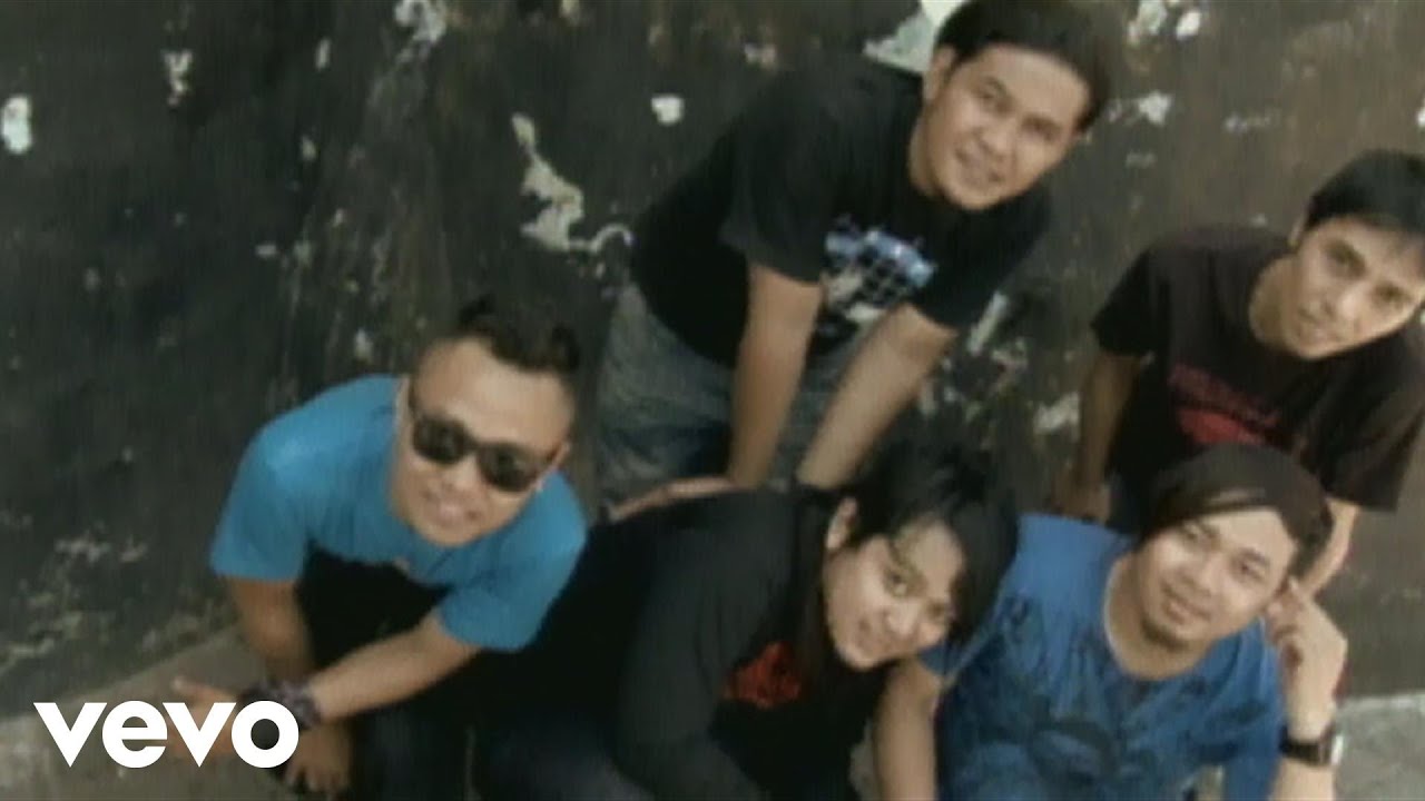 Vagetoz - Jatuh Cinta Padamu (Video Clip) background