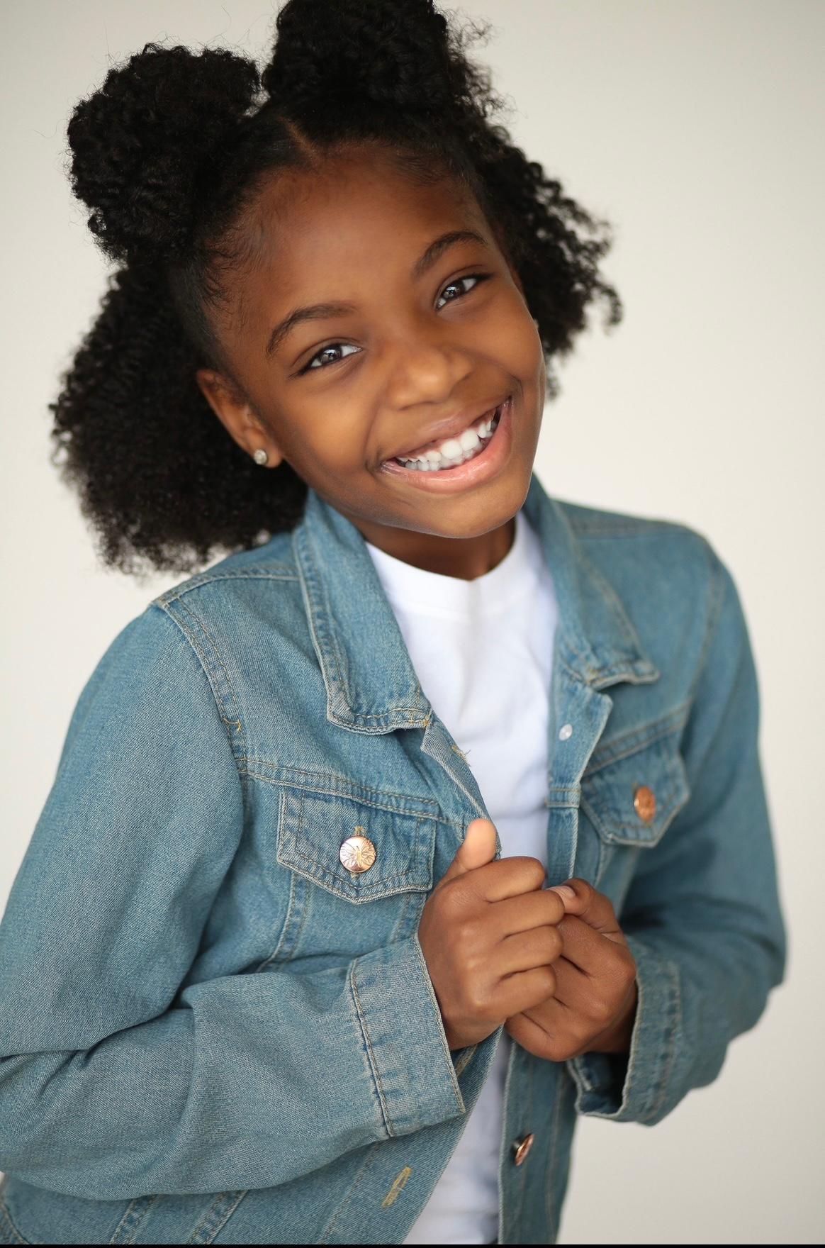 actor Skylar Aleece Smith large photo