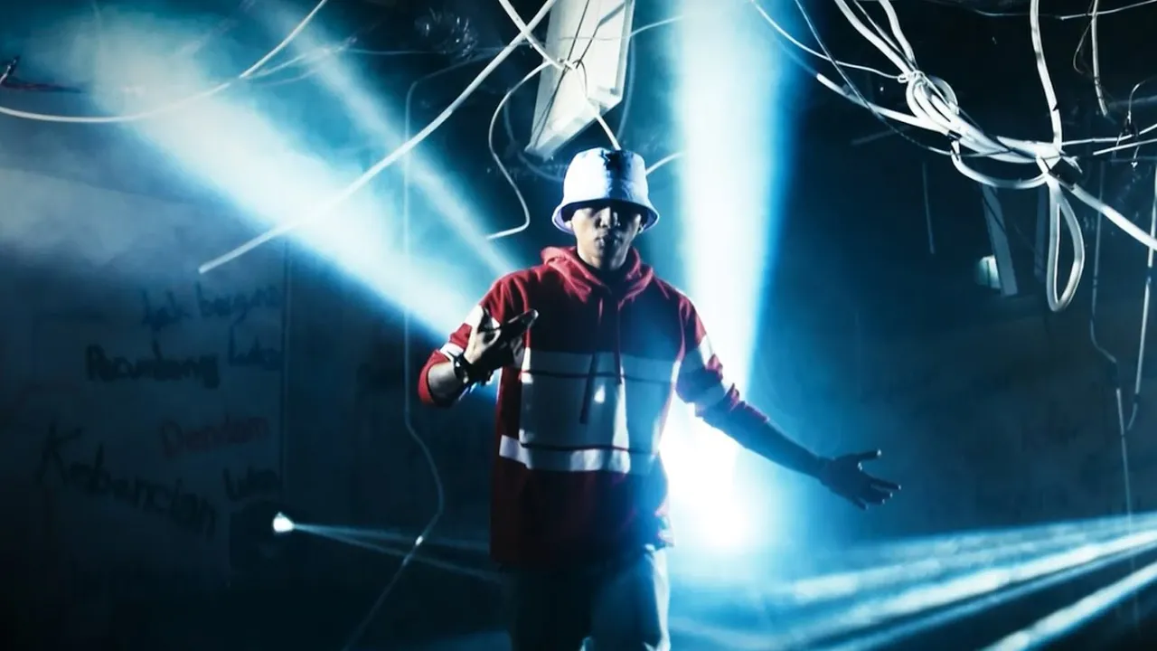 YOUNG LEX - Senyumin Aja (Official M/V) background