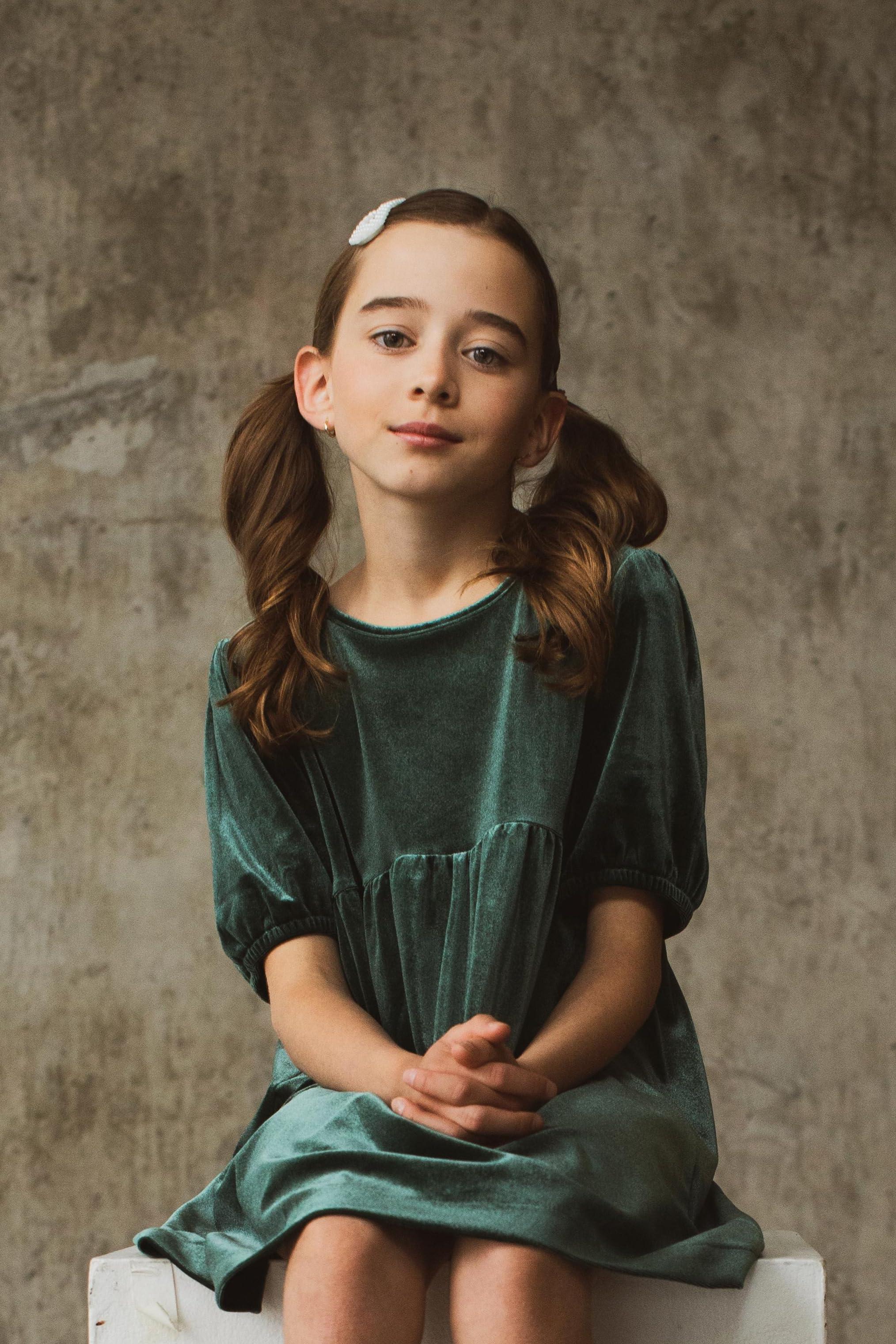 actor Layla Verreault large photo