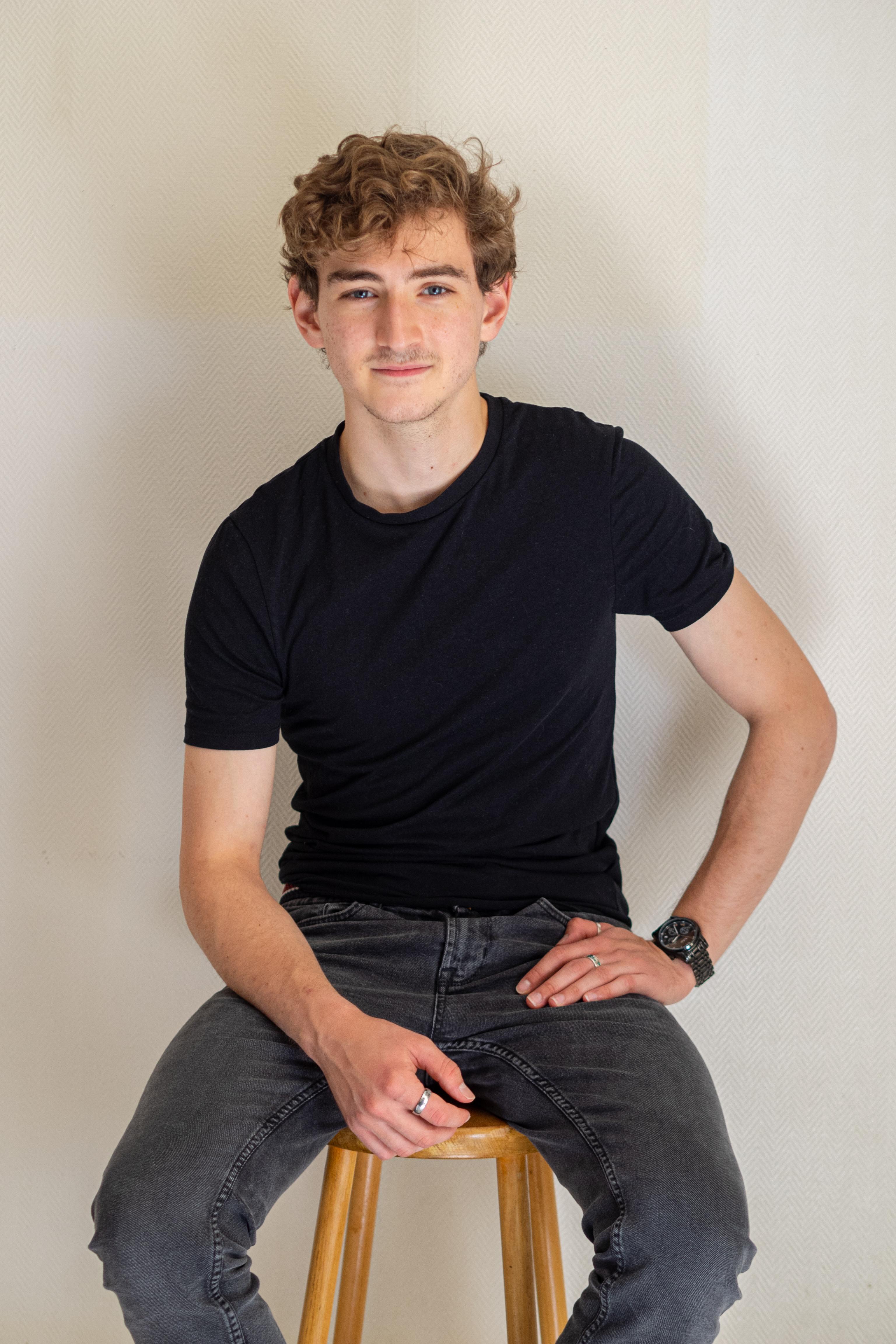 actor Jesse Guttridge large photo