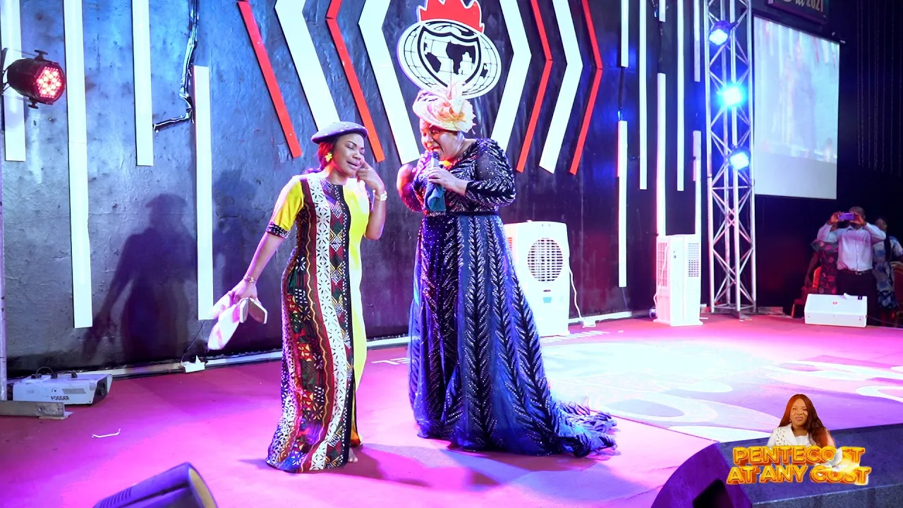 CHIOMA JESUS & MERCY CHINWO - WORSHIP MEDLEY 1 - LIVE @AWM2021 background