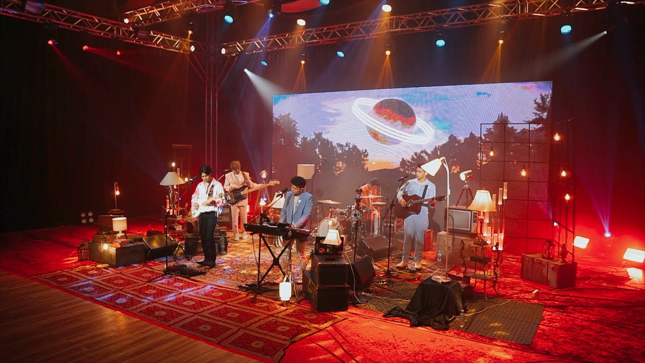 DULO (Live Performance) | The Juans background