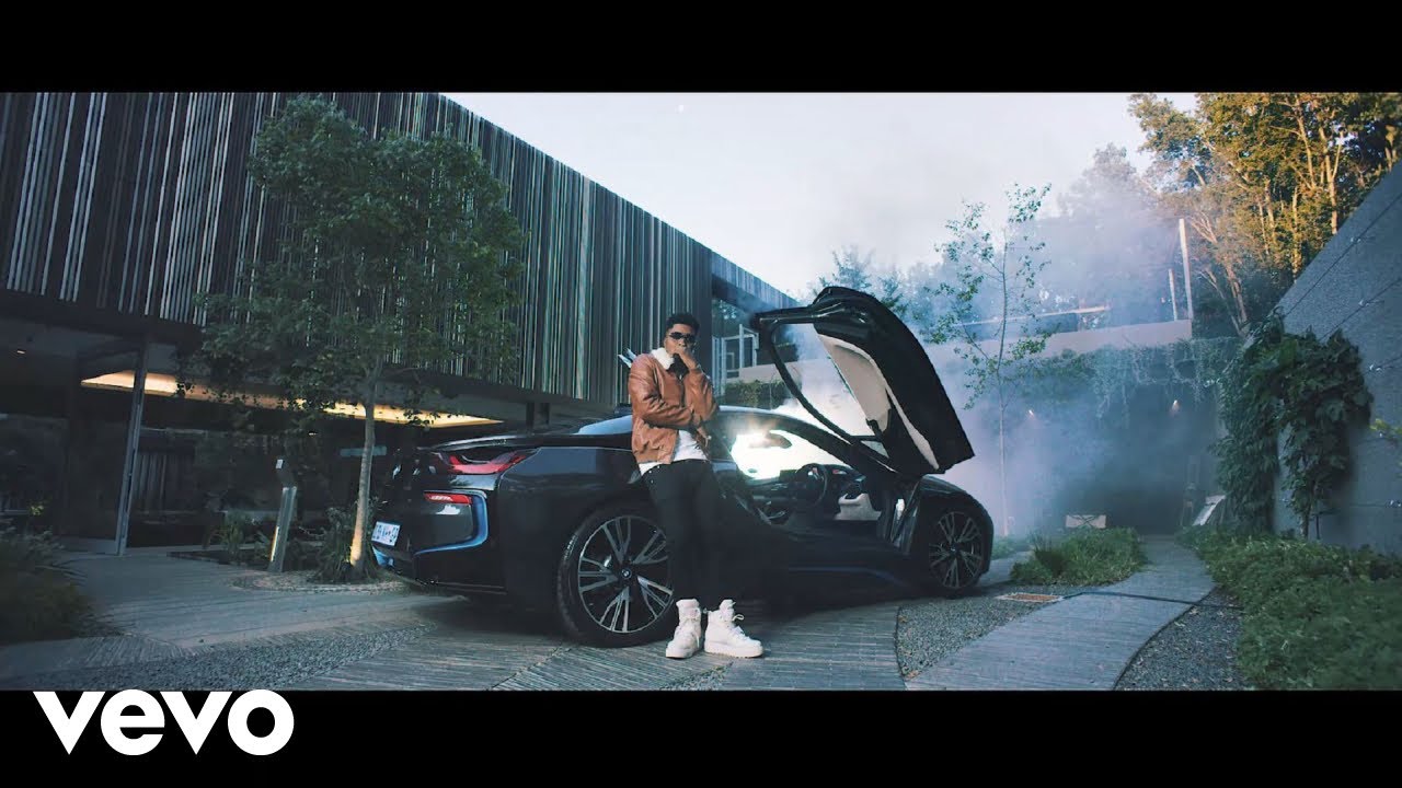 Skiibii - Omaema (Official Video) background