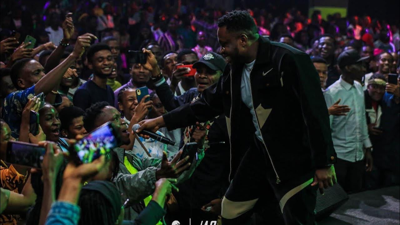 Prinx Emmanuel Bigger (odogwu) Live performance in Nigeria background