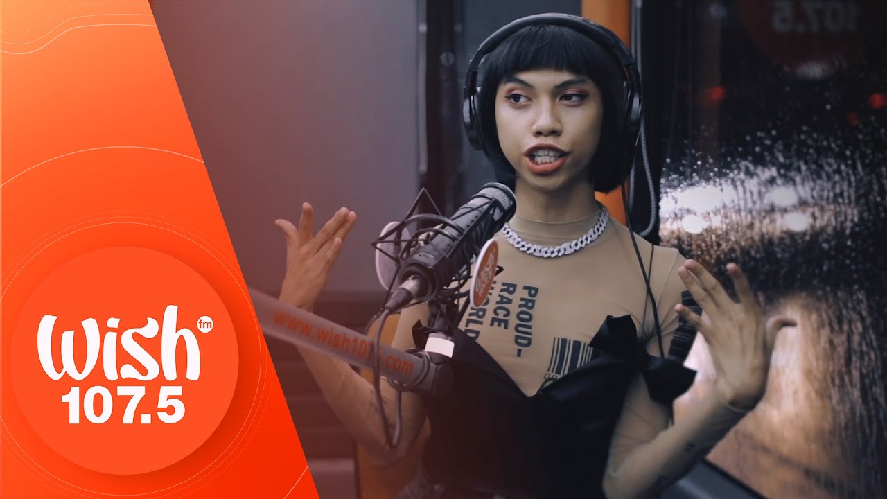 mimiyuuuh performs “DYWB (Drink Your Water Bhie)” LIVE on Wish 107.5 Bus background