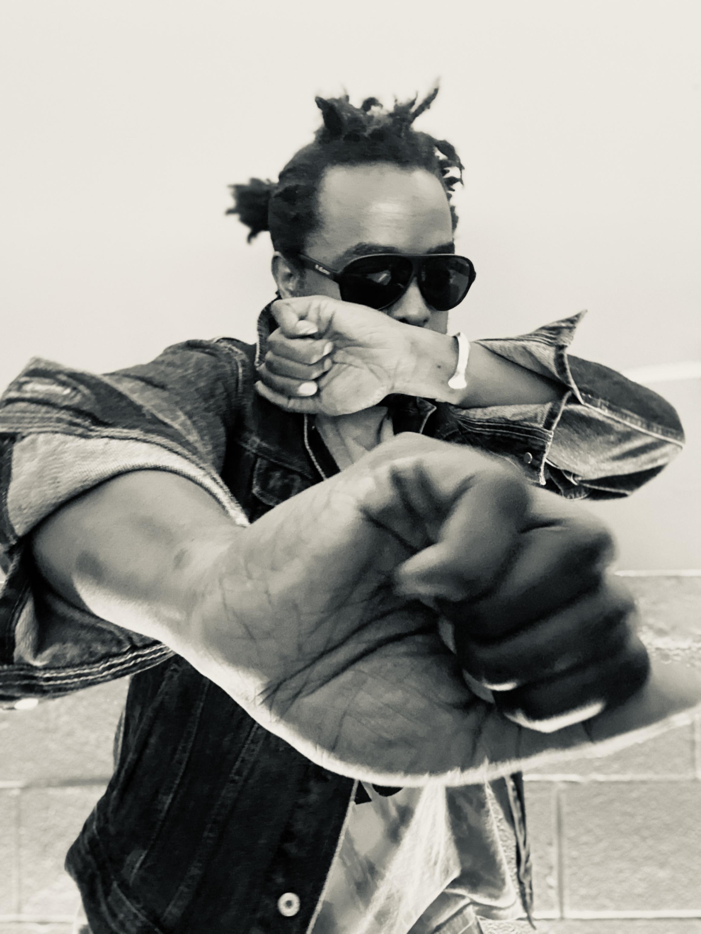 actor Ayinde Howell large photo