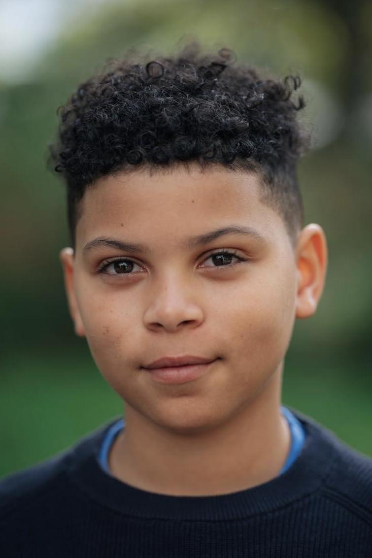 actor Elliott Heffernan large photo