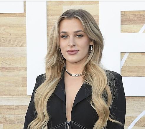 actor Madi Monroe large photo