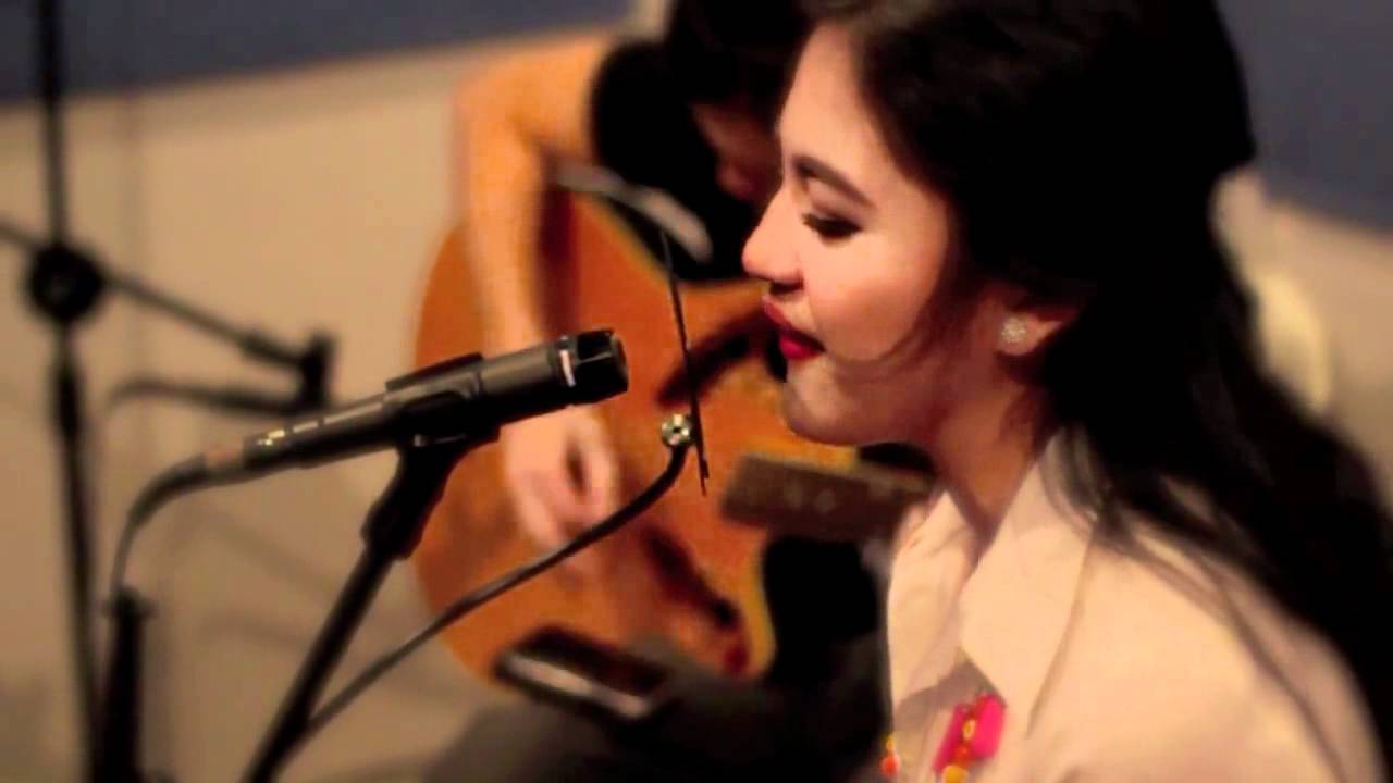 Super Bass - Nicki Minaj (Julie Anne San Jose Cover) Acoustic background