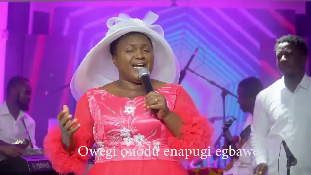 Chioma Jesus - Oka'ome (Studio) background