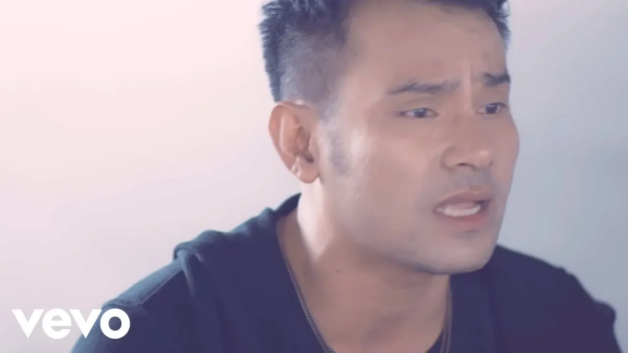 Judika - Jadi Aku Sebentar Saja (Official Music Video) background