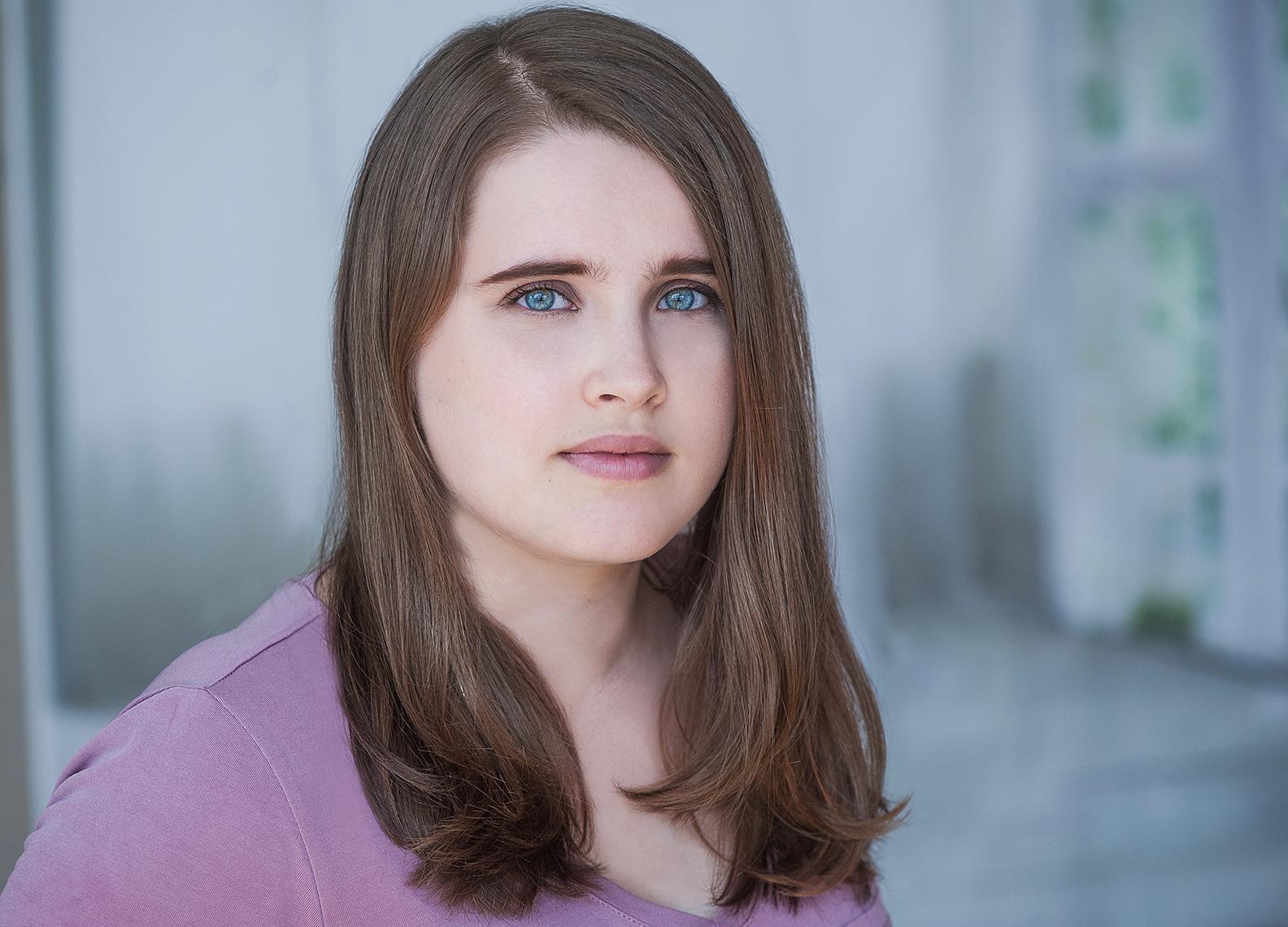 actor Ariadne Deibert large photo