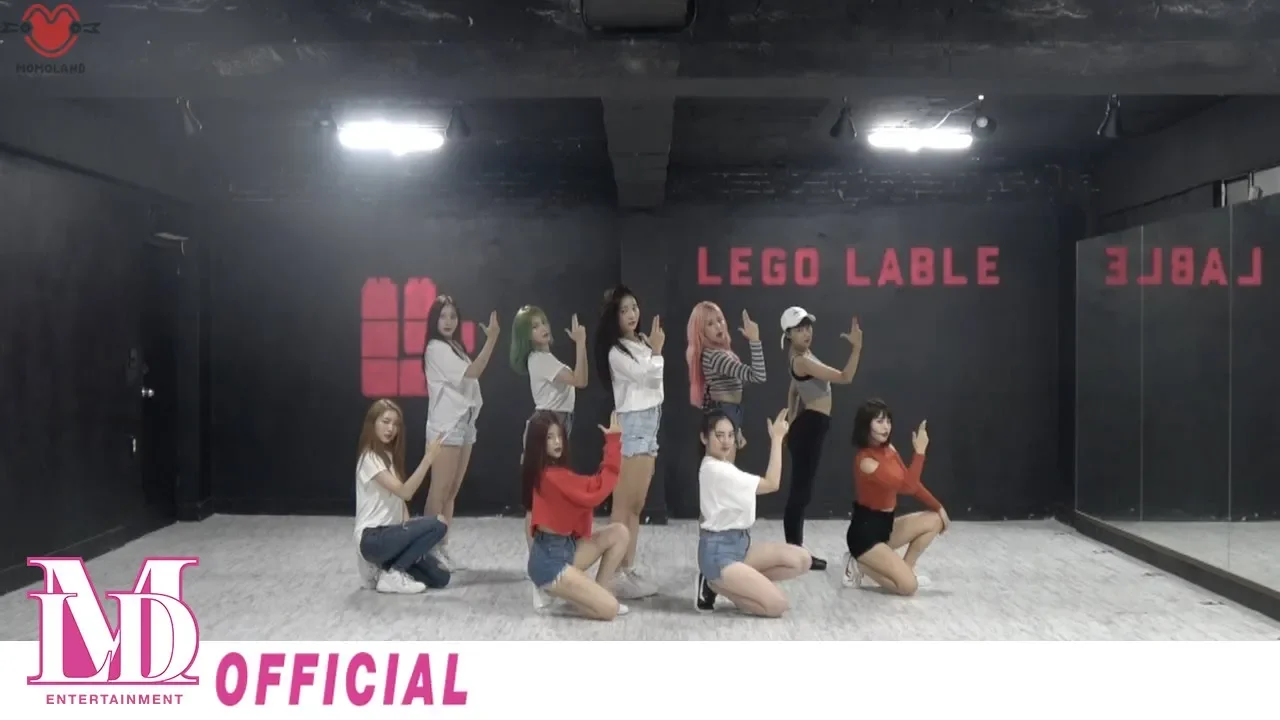 MOMOLAND(모모랜드) - "BAAM" Dance Practice background