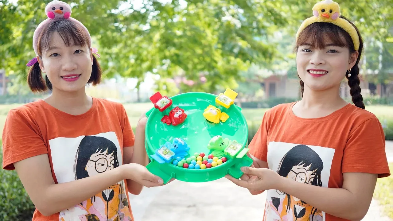 Bộ Đồ Chơi ẾCh Ăn Bi – Dạy Bé Phải Biết Chia Sẻ Đồ Chơi ❤ BIBI TV ❤