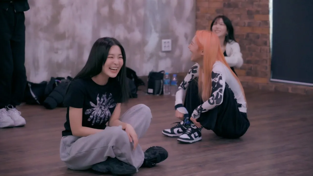GOT the beat 'Step Back' M COUNTDOWN Dance Practice Behind background