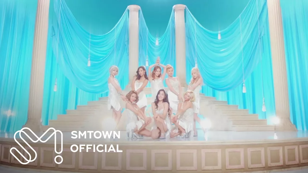 Girls' Generation 소녀시대 'Lion Heart' MV background