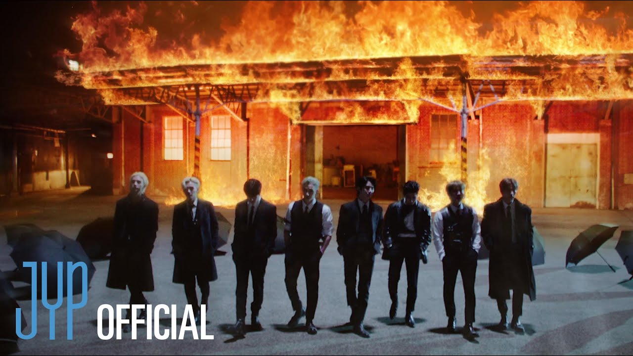Stray Kids "땡(FREEZE)" Video background