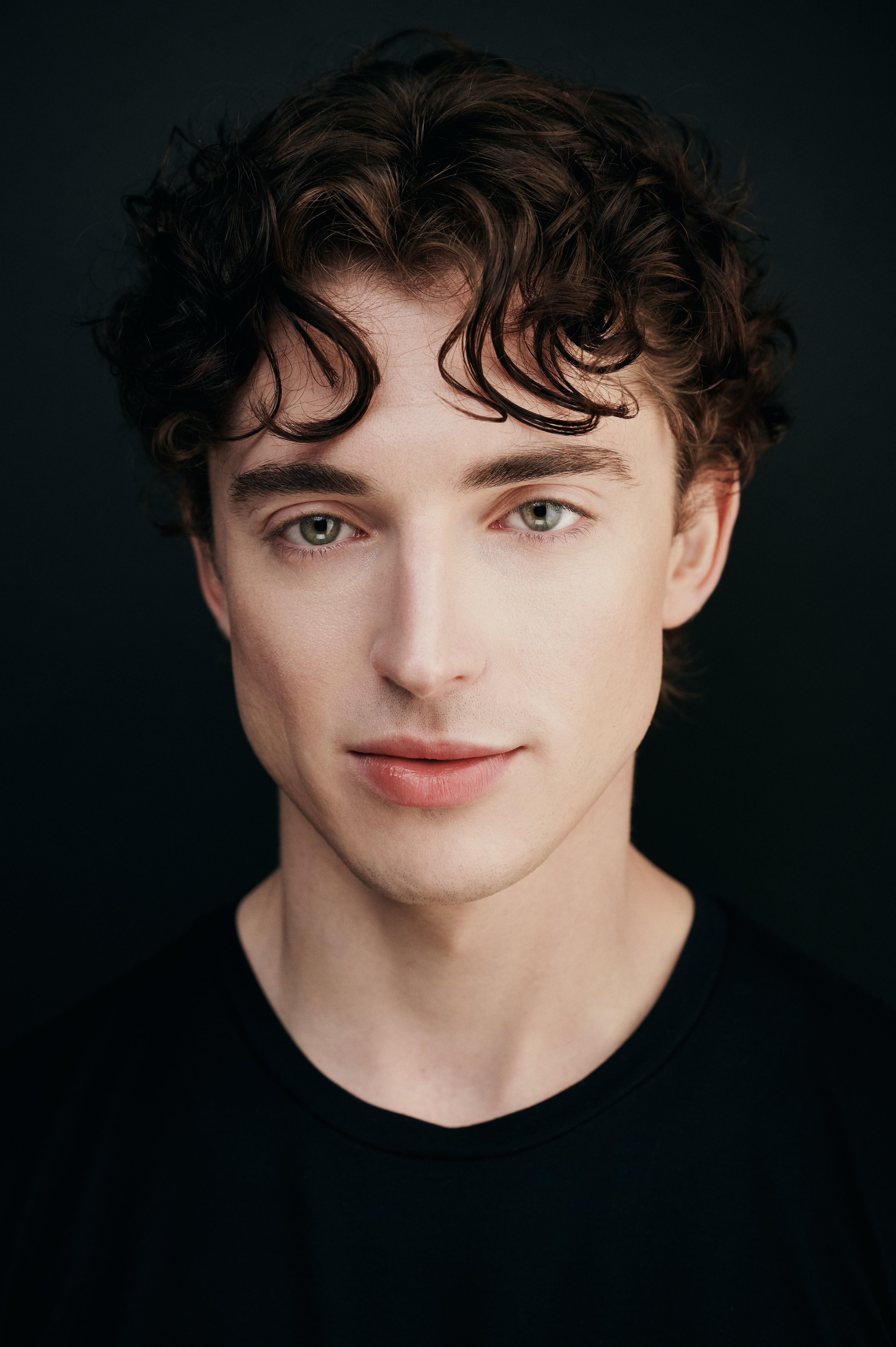 actor Olly Atkins large photo