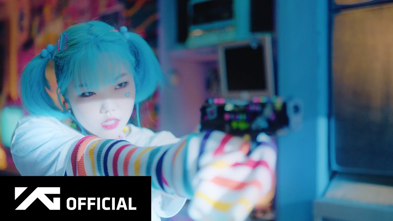 LEE SUHYUN - ‘ALIEN’ M/V background