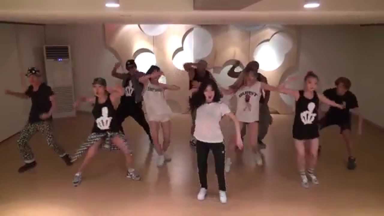 HYUNA - 빨개요 (RED) (Choreography Practice Video) background