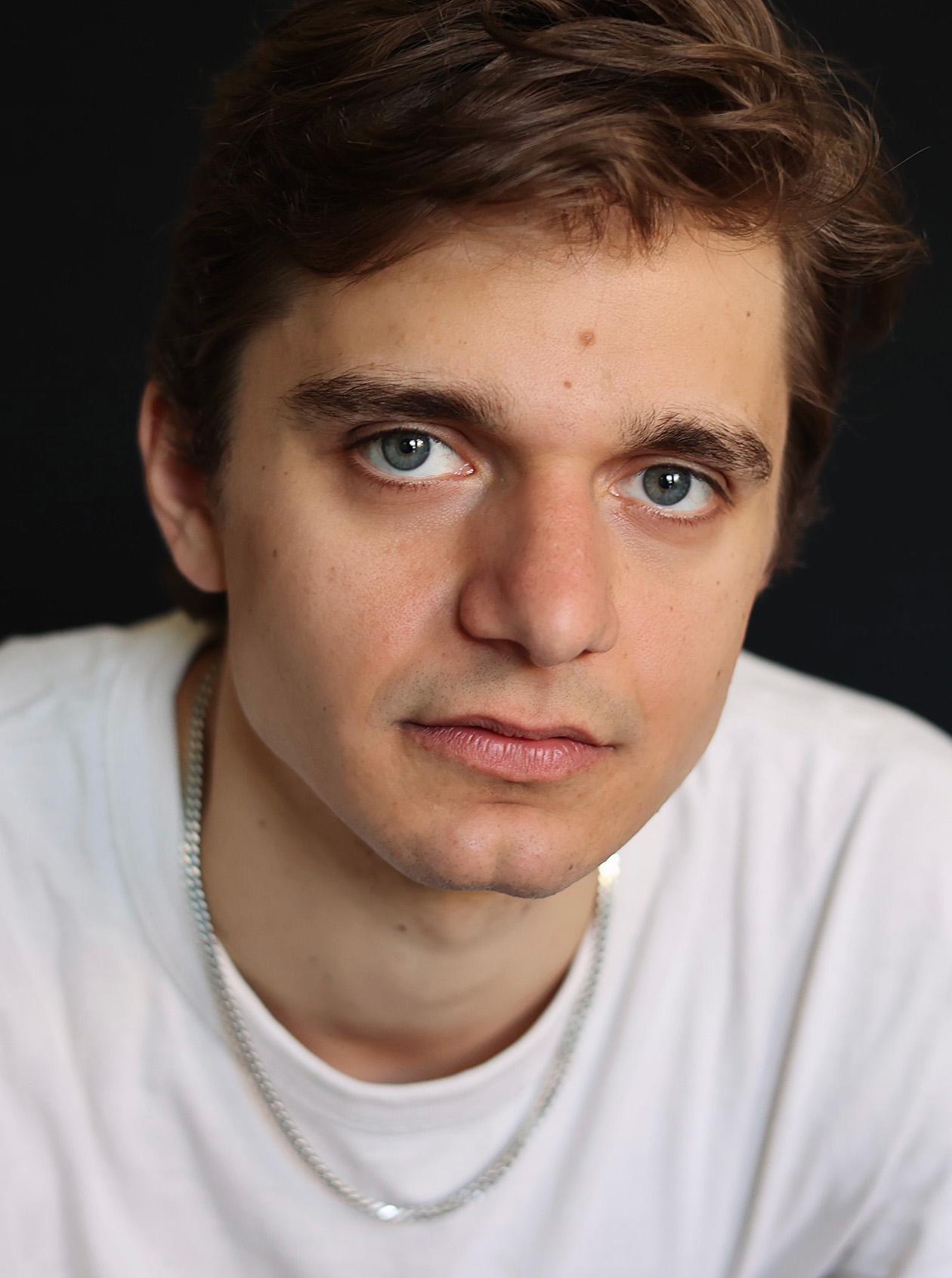 actor Chris Peters large photo