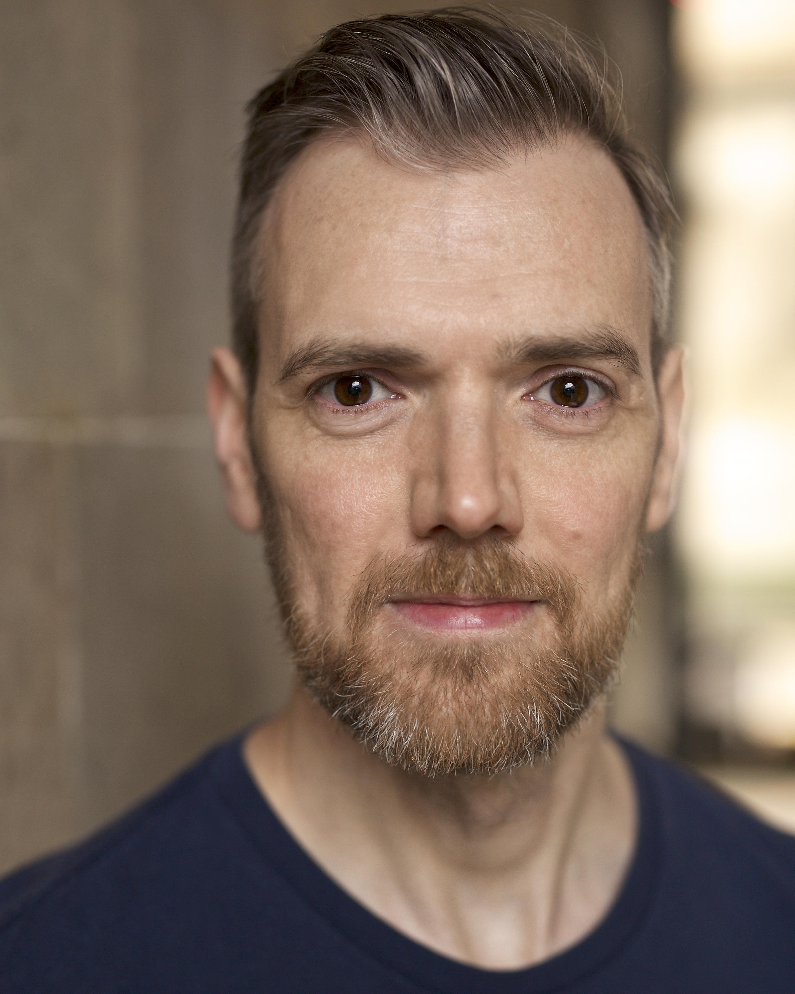 actor Chris Forbes large photo