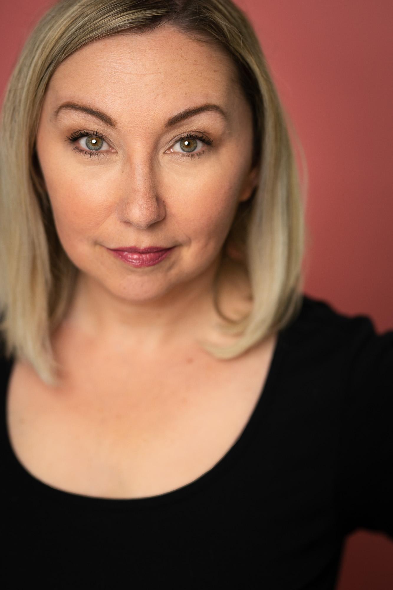 actor Catriona Leger large photo