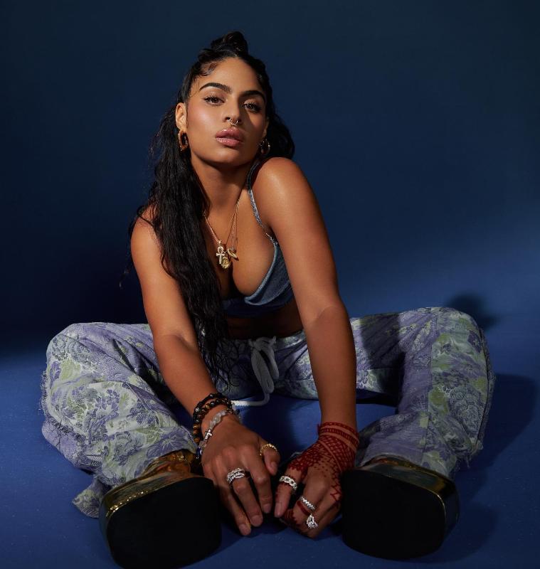 actor Jessie Reyez large photo