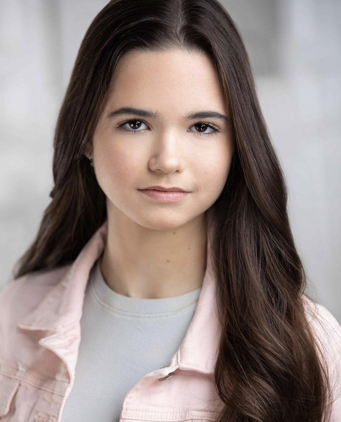 actor Sophie Pogodin large photo