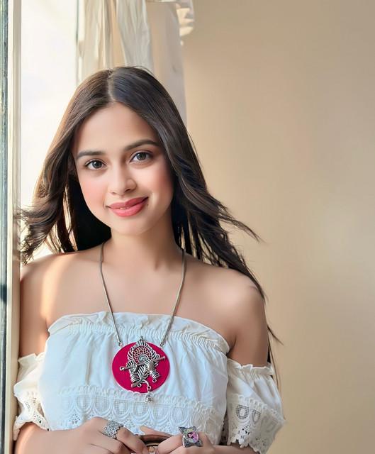 actor Nitanshi Goel large photo