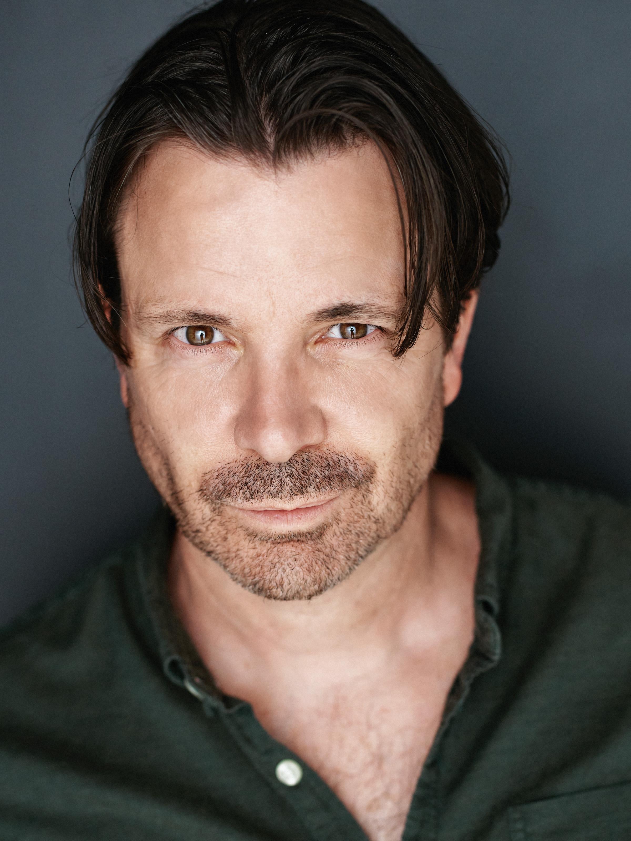 actor Brett Whittingham large photo