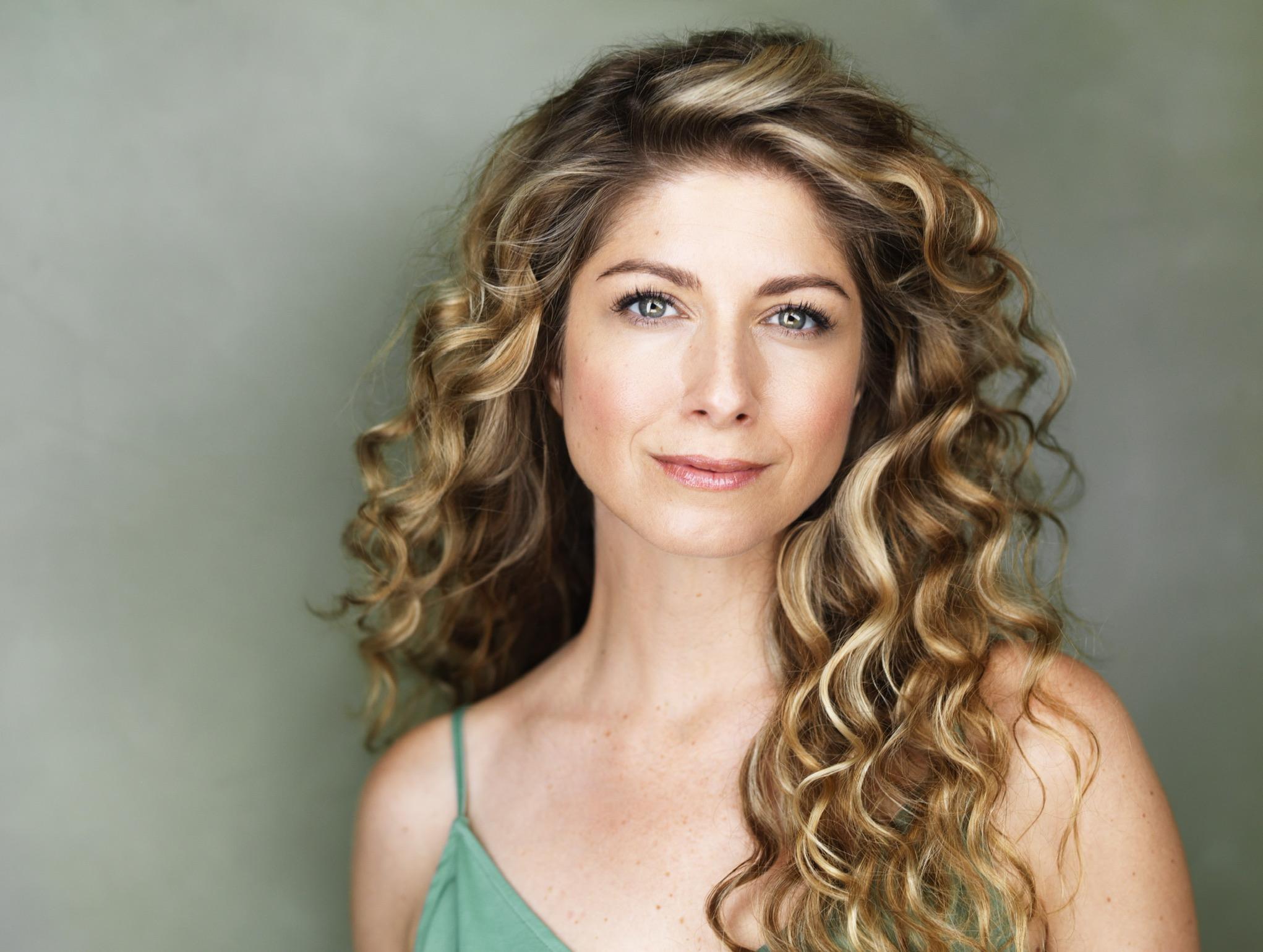 actor Ashley Weismantel large photo