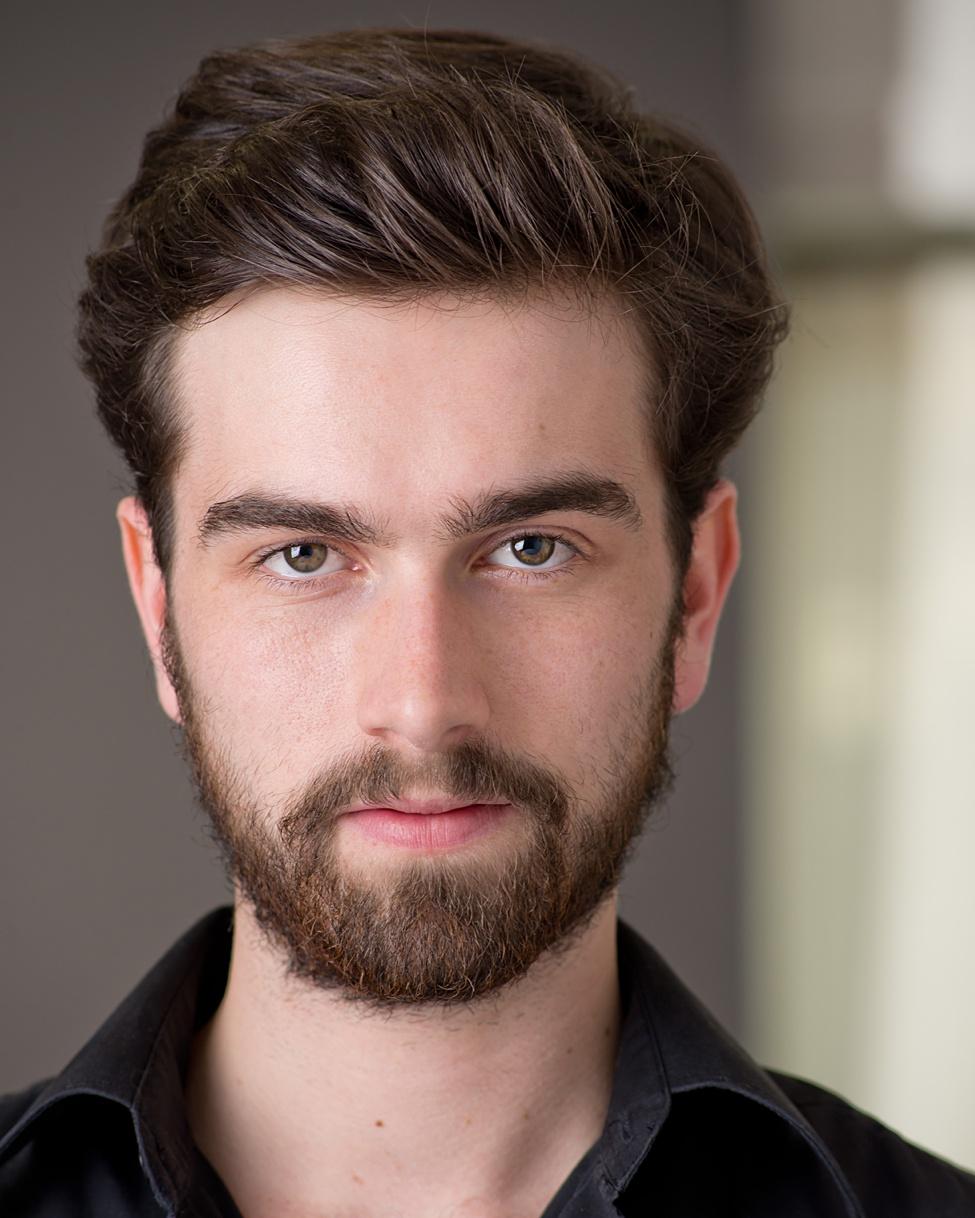 actor Oliver Price large photo