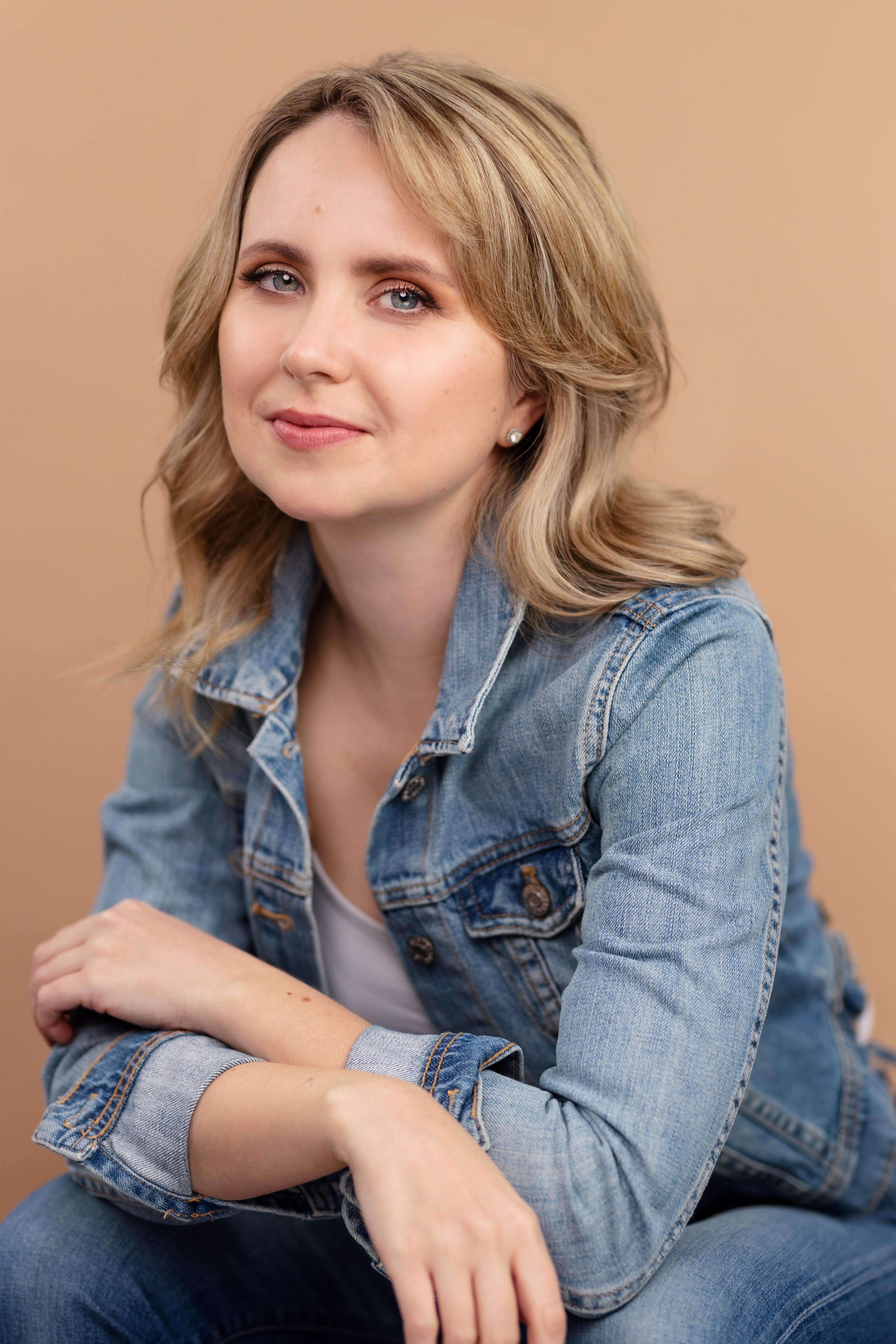 actor Caitlin McCarthy large photo