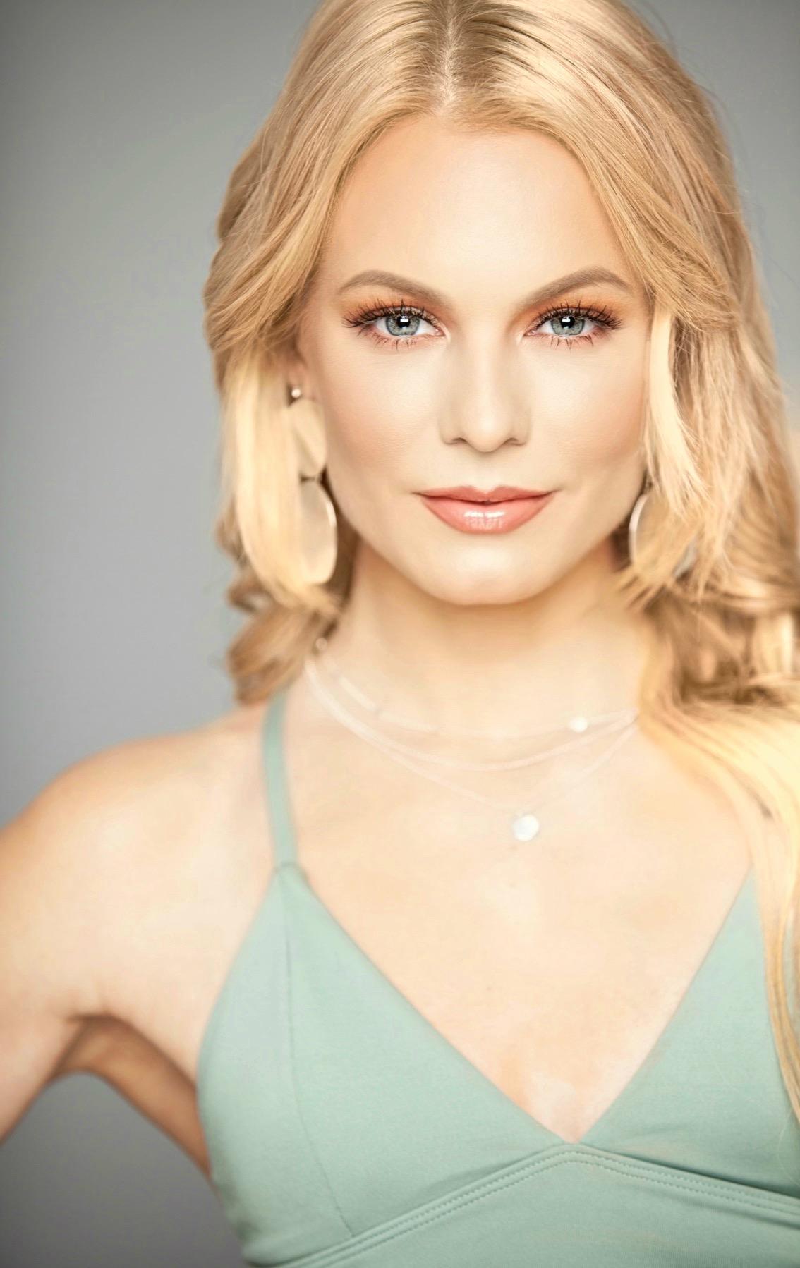 actor Erin Anne Gray large photo